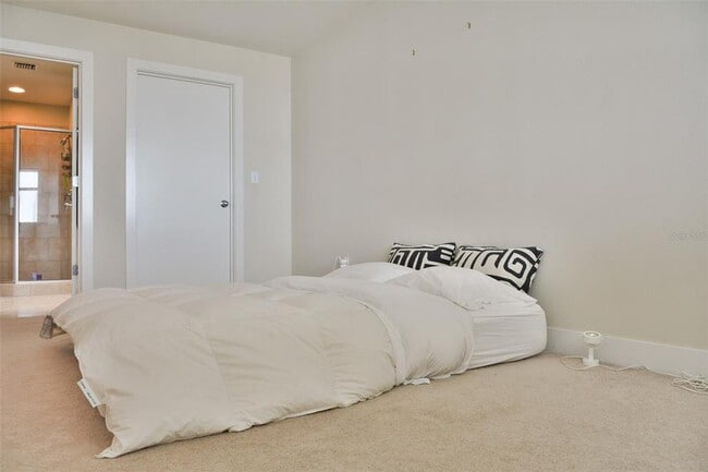 Building Photo - 1120 E Kennedy Blvd