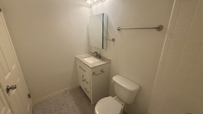 Building Photo - Gorgeous Condo nestled right on Lady Bird Lake!