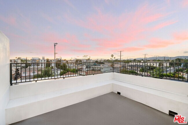 Building Photo - 5246 Auckland Ave