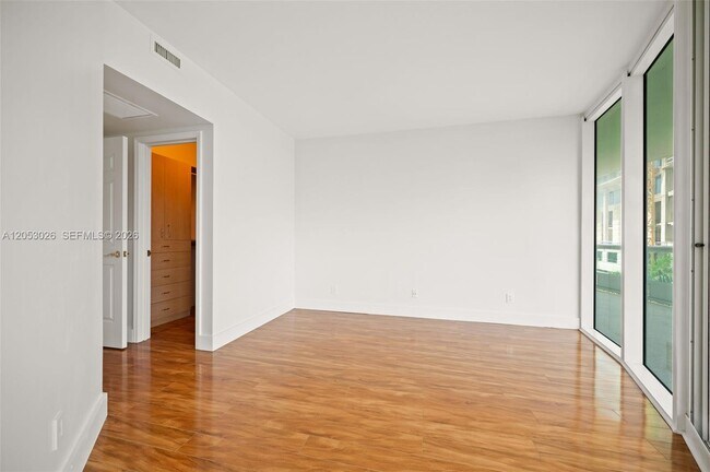 Building Photo - 1643 Brickell Ave