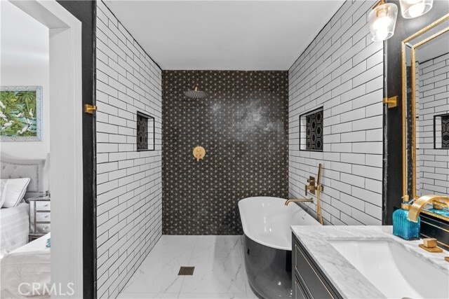 Building Photo - 9101 La Salle Ave