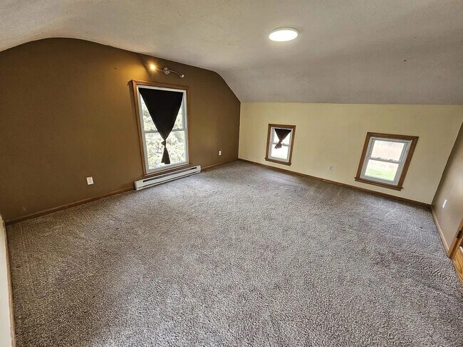 Building Photo - 1046 E Hinchman Rd