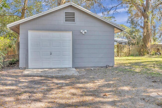 Building Photo - 8025 Paul Jones Dr