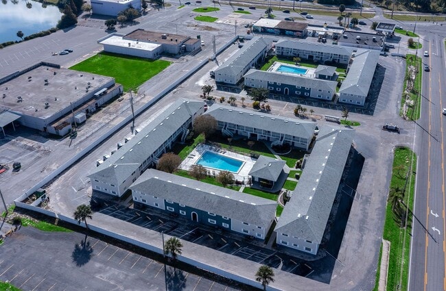 Building Photo - 2 Bed/1.5 Baths, 2nd Floor Condo at Palms of Mt. Dora AVAILABLE NOW!