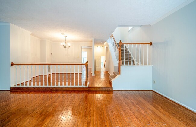 Building Photo - Three-level end unit townhome!