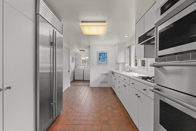 Building Photo - 84 Mt Pleasant Ave