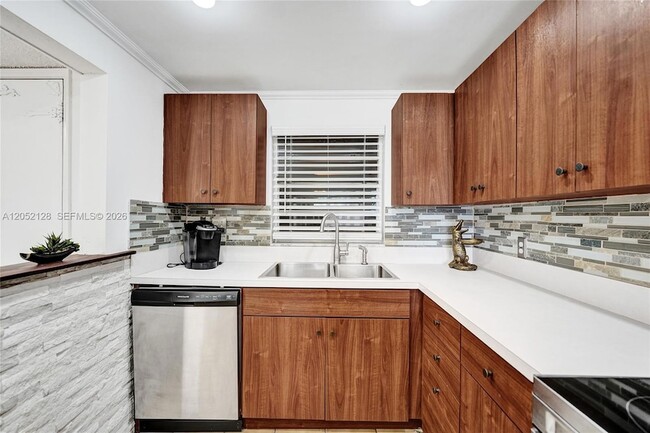 Building Photo - 9480 Tangerine Pl