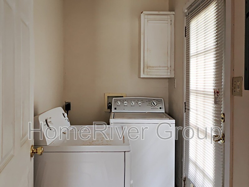 Building Photo - 1703 US-90