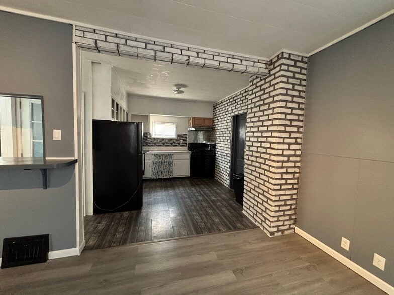 Building Photo - 1934 Butterfield Ave