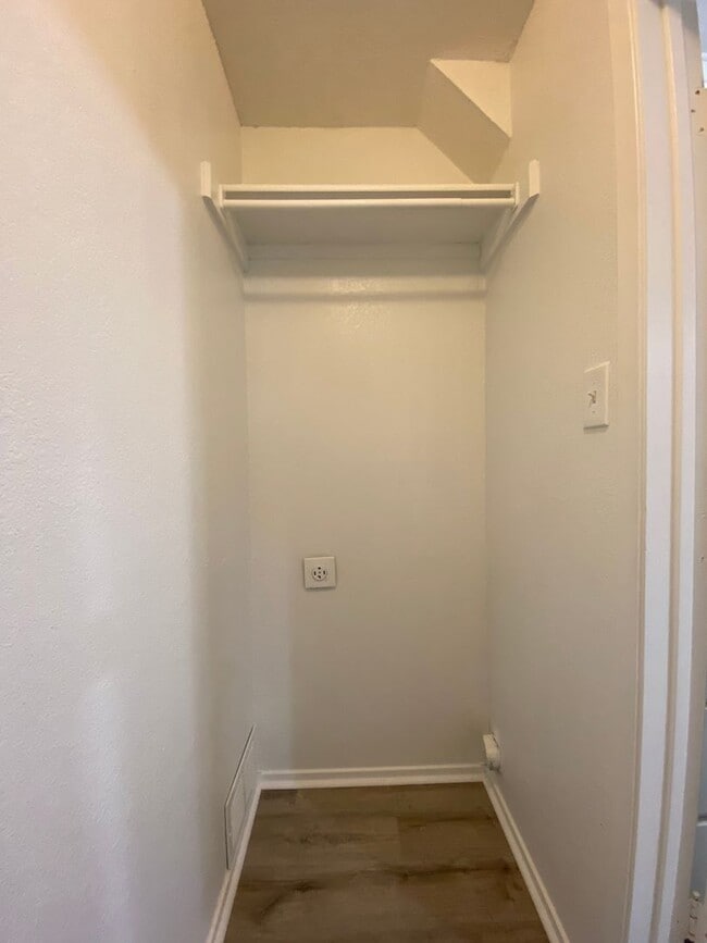 Building Photo - Kingsford 2311/2315