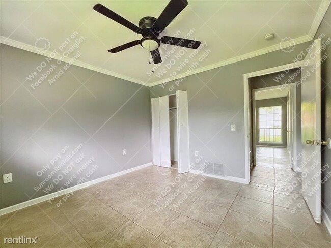 Building Photo - 8411 Collingwood-