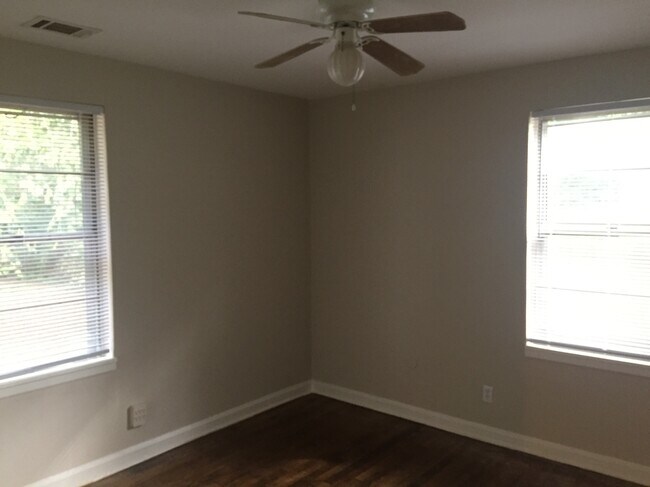 Building Photo - 1544 Columbia Cir