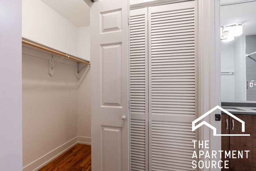 Building Photo - 556 W Arlington Pl