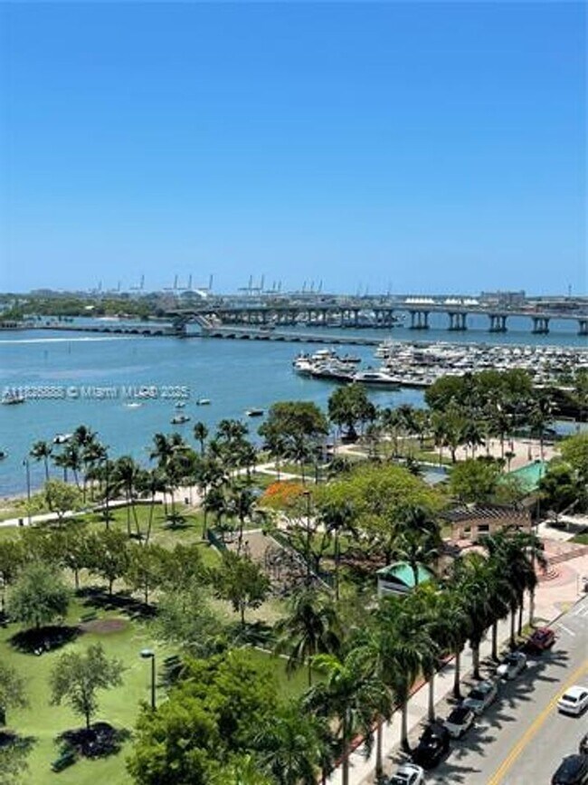 Building Photo - 1900 N Bayshore Dr