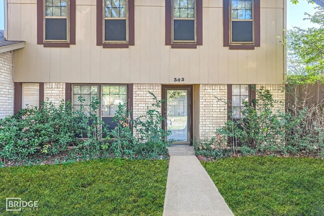 Building Photo - 303 Trailridge Dr