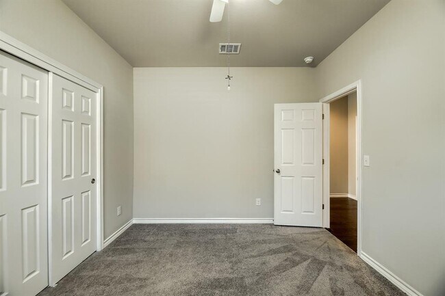 Building Photo - 108 Flexus Ln