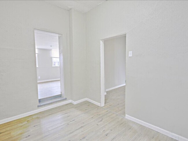 Building Photo - Welcome to 6730 Vermont!