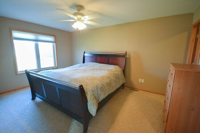 Building Photo - Incredible home in desirable Hart Farms location!