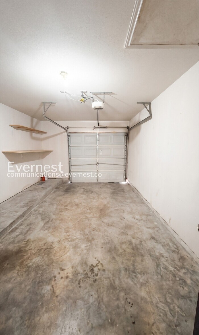 Building Photo - 1011 Iola Dr