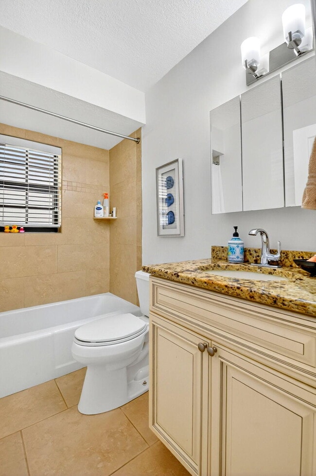 Building Photo - 435 Pine Villa Dr