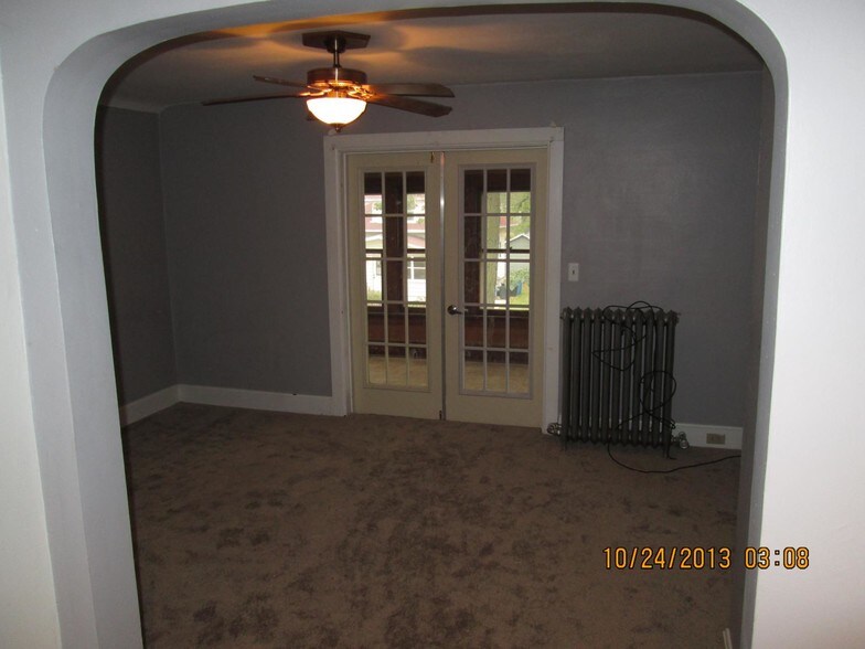 Living room 2 - 1217 Park Ave