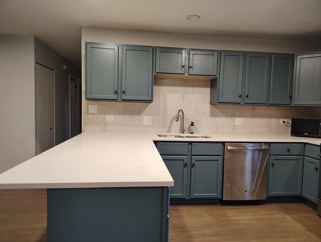 Building Photo - 434 Kenyon Ave