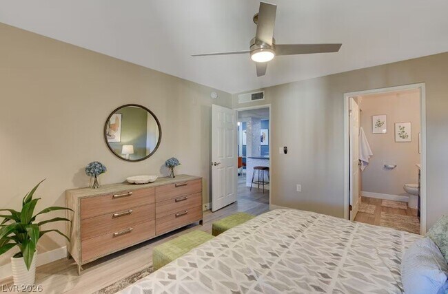 Building Photo - 7885 W Flamingo Rd