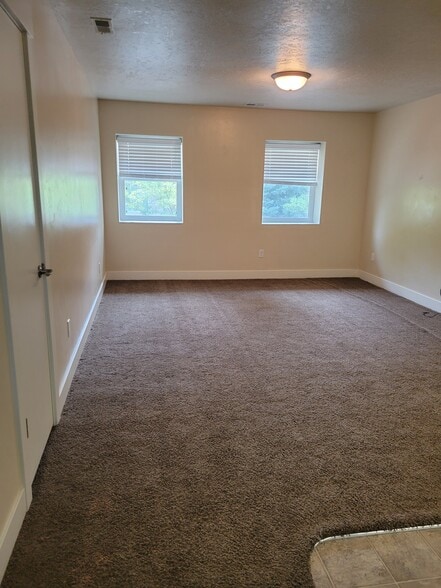 Building Photo - 215 E 100 N