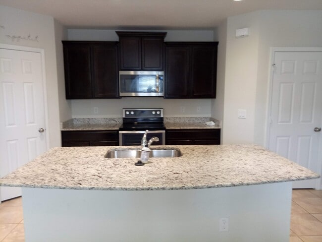 Building Photo - 4755 Chatterton Way