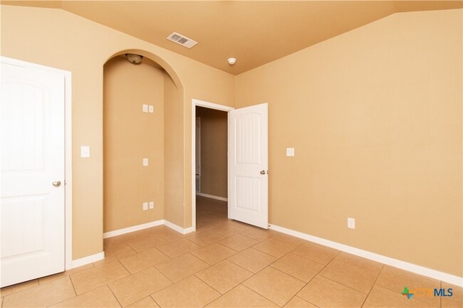 Building Photo - 4602 Cambridge Dr