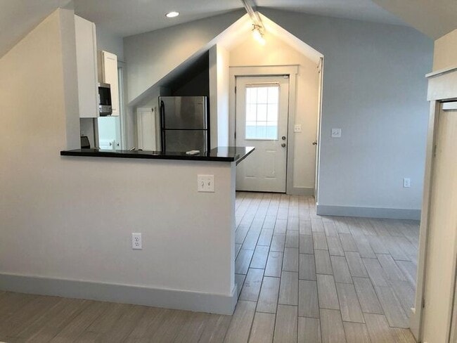 Building Photo - 98 Orchard St