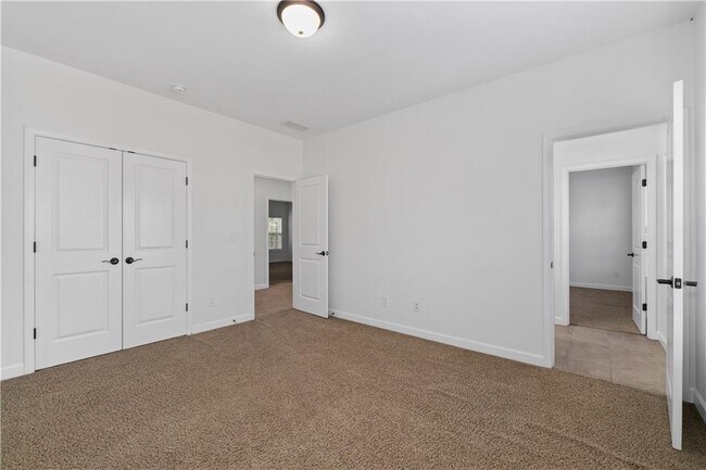 Building Photo - 6440 Century Park Pl SE