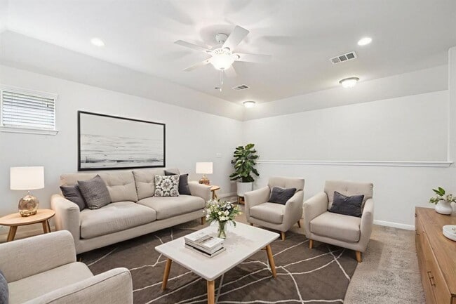 Building Photo - 2244 Hilltop Climb Dr