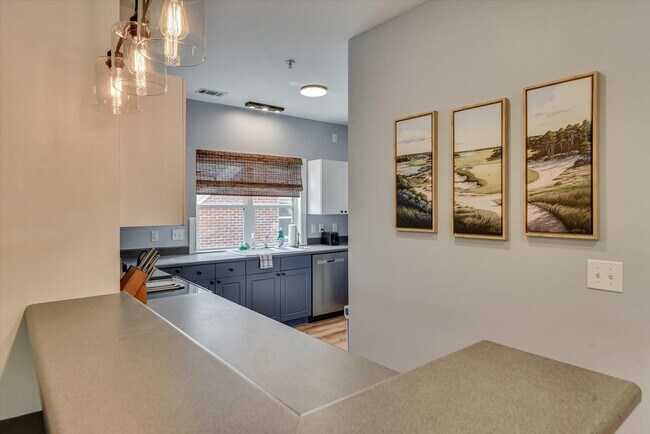 Building Photo - 351 Landing Dr