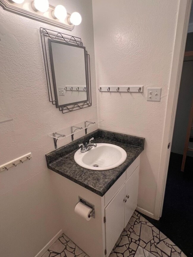 Building Photo - 816 Ortiz Dr SE