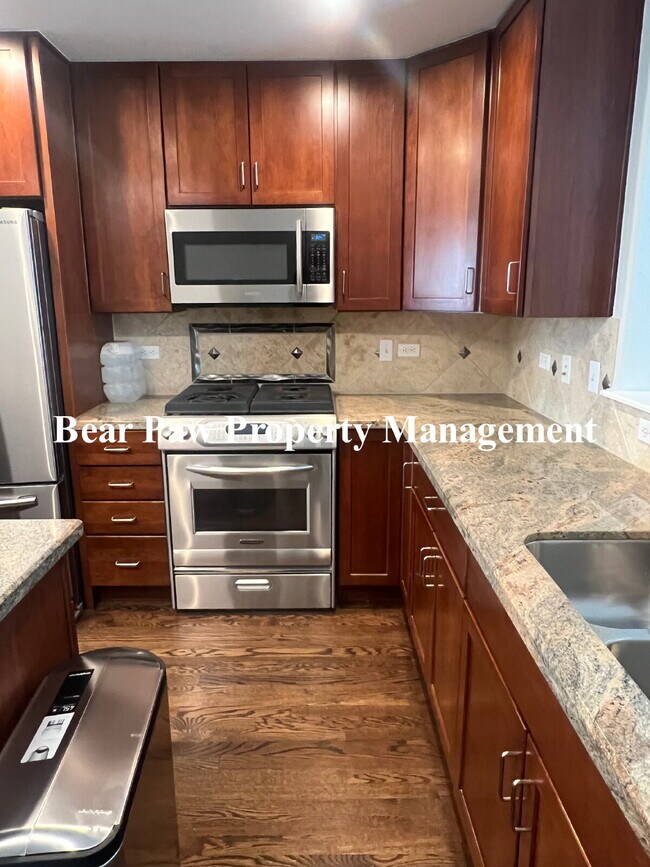 Building Photo - Beautiful Townhome in Belmar!!