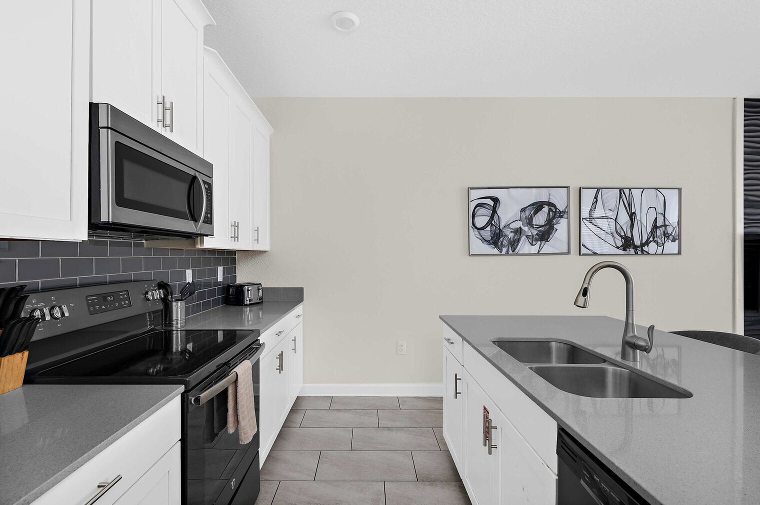 Building Photo - 8969 Stinger Dr