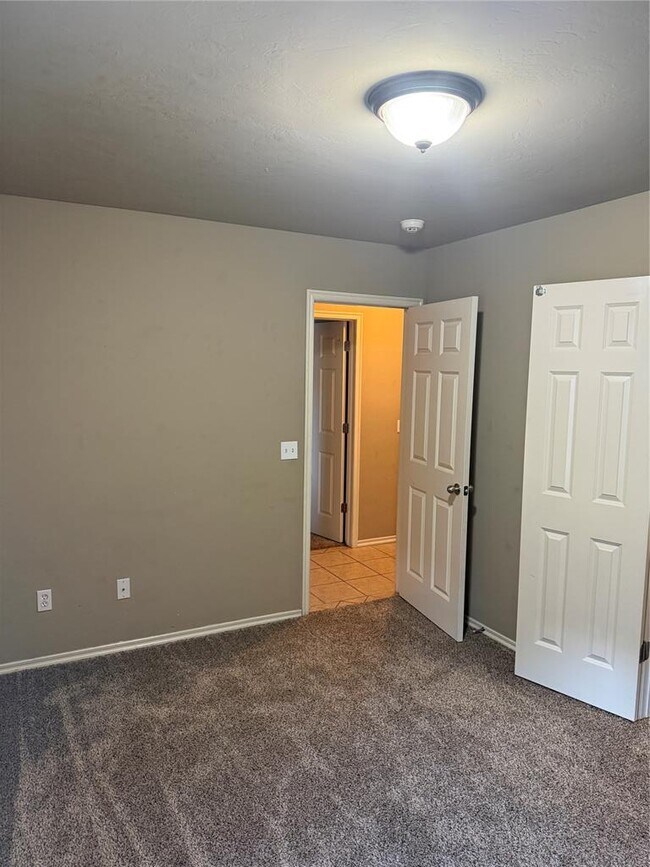 Building Photo - 3804 Matthew Dr