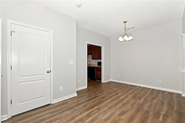 Building Photo - 8648 Thomas Ln