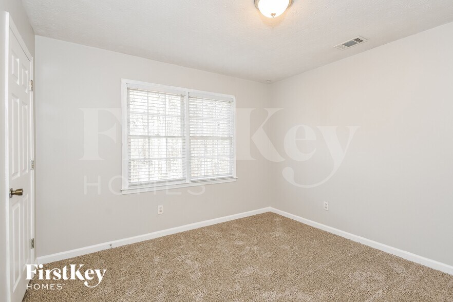 Building Photo - 7285 Wyngate Dr