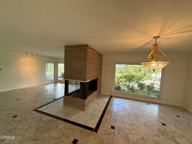 Building Photo - 620 Trueno Ave