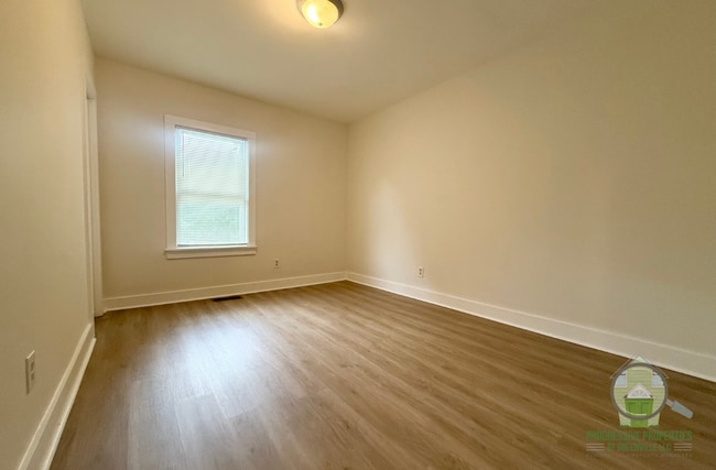 Building Photo - 1206 W Bramlett Rd