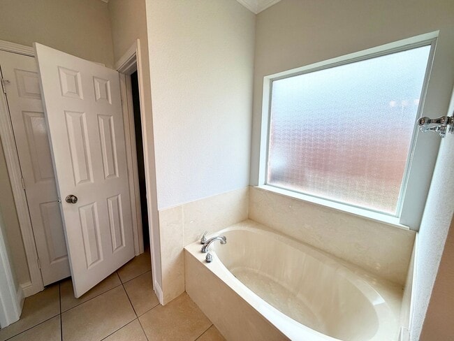 Building Photo - Spacious 3 Bed / 2 Bath Home in Midway ISD