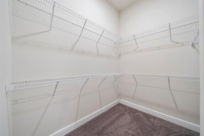 Building Photo - 818 SE Courances Dr