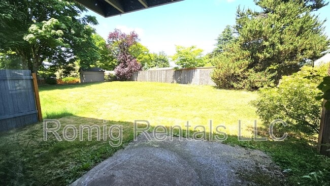 Building Photo - 1602 SE 145th Ct