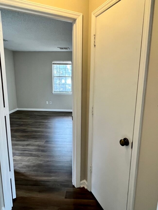 Building Photo - 1019 Brenham Ln