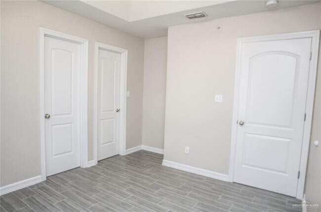Building Photo - 213 S 49th St