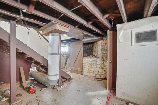 Building Photo - 44 5 Oaks Ave