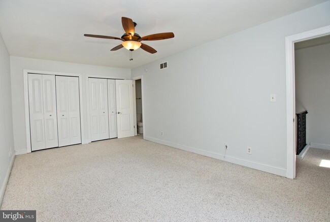 Building Photo - 126 E Chelsea Cir
