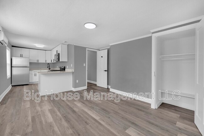 Building Photo - 1725 Hollins St